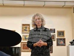 Благотворителен концерт в подкрепа на деца и младежи, лишени от родителска грижа в Софийска градска художествена галерия. На снимката: Таня Конярова- председател на фондация "Звезда на надеждата". Снимка: Емануел Смърков/БТА