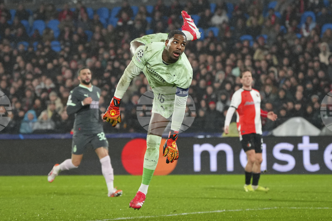 Челси започва преговори с Милан за вратаря Менян 