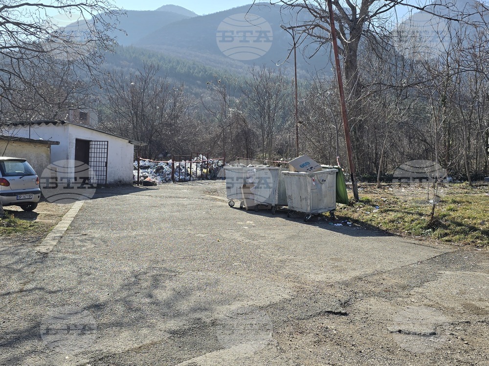 От двора на болницата във Враца са изхвърлени над 15 тона нерегламентирани отпадъци, каза директорът Кети Ценова