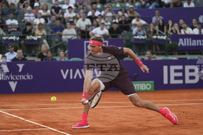 Александър Зверев се класира за четвъртфиналите на турнира по тенис в Буенос Айрес