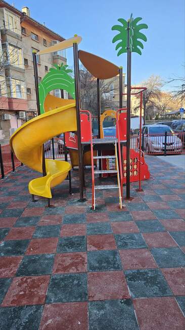 Още една детска площадка в Сливен е с изцяло нов облик