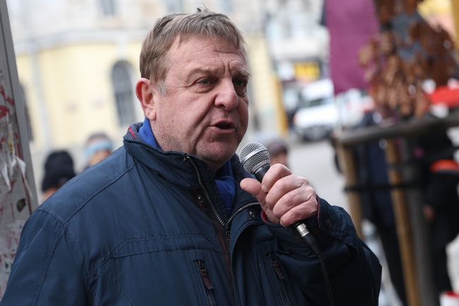 Докато е на власт правителството на Мицковски, България ясно да заяви, че при следваща антибългарска проява, налага вето, заяви Красимир Каракачанов