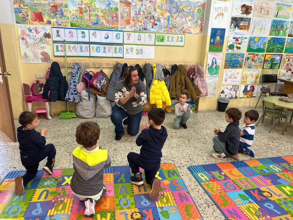 Екипът на училище „Бачо Киро” в Алкоркон, Испания: Децата в подготвителна група учат нови думи на български език, пеят и танцуват