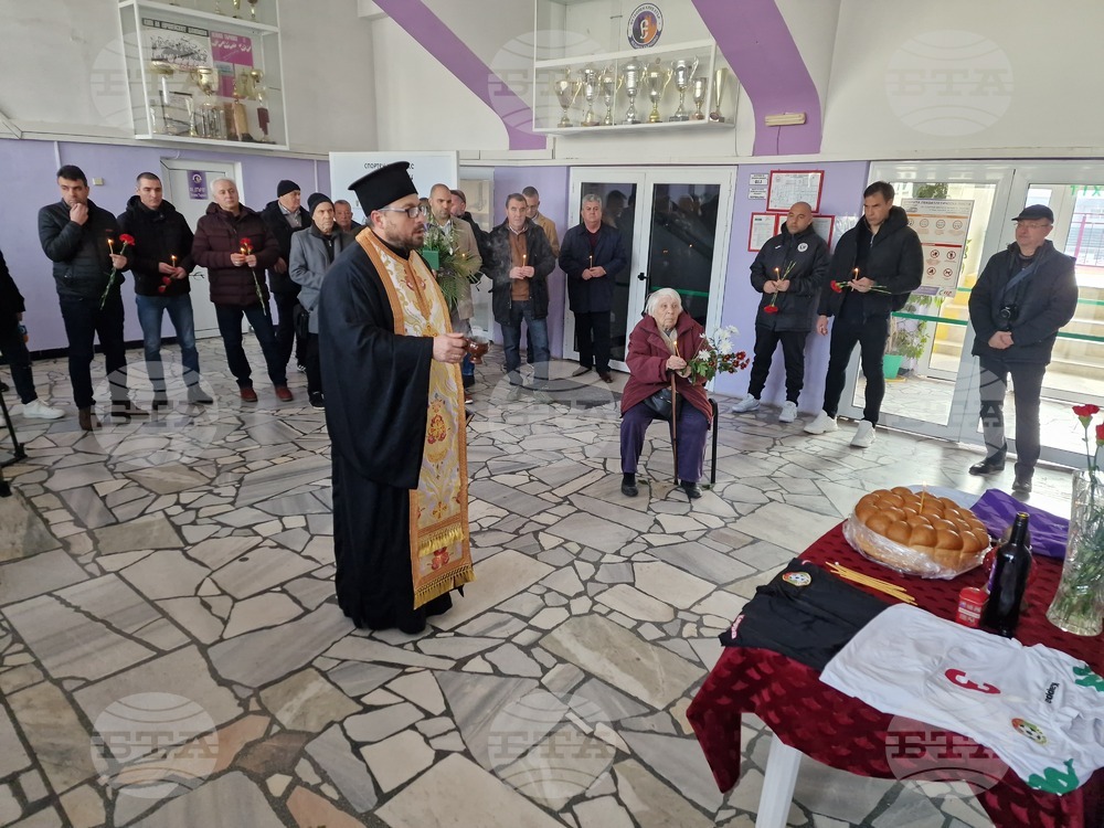 Във Велико Търново отбелязаха 9 години от кончината на футболната легенда Трифон Иванов