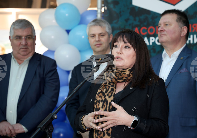 „Алея на книгата“ доказва, че когато имаме красива цел, може да създаваме нещо смислено, каза писателката Мария Лалева