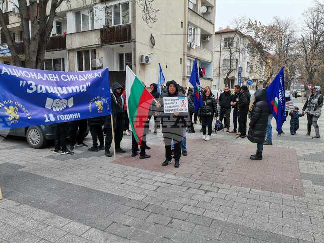 Над 50 животновъди от Карловско излязоха на протест против кражбите на животни 