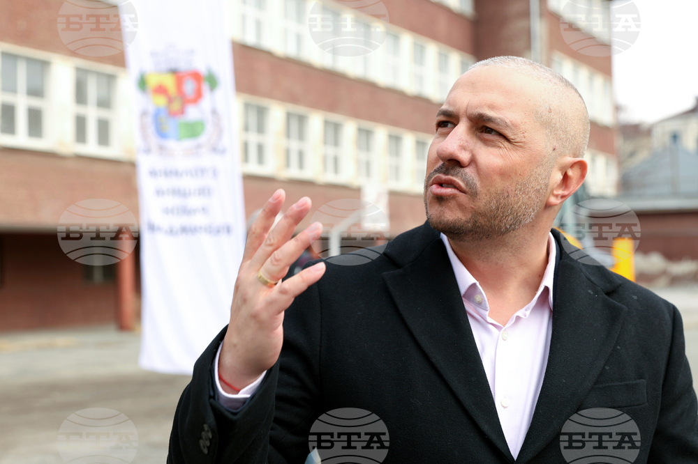 Очакваме през учебната 2026/2027 г. НГДЕК и вечерното училище "Пеньо Пенев" отново да отворят врати, каза кметът на район "Възраждане" 