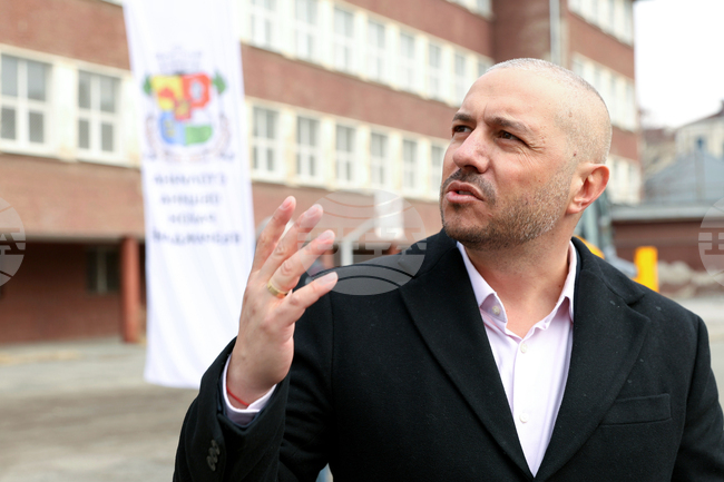 Очакваме през учебната 2026/2027 г. НГДЕК и вечерното училище "Пеньо Пенев" отново да отворят врати, каза кметът на район "Възраждане" 