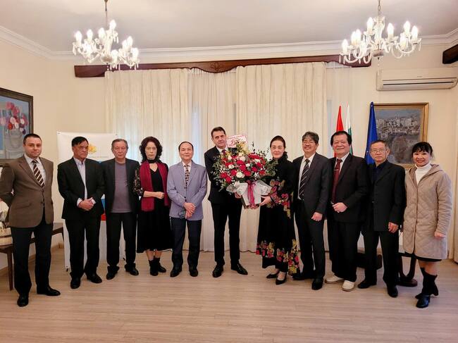 Среща по повод 75 години от установяването на дипломатически отношения между България и Виетнам се състоя в Българското посолство в Ханой
