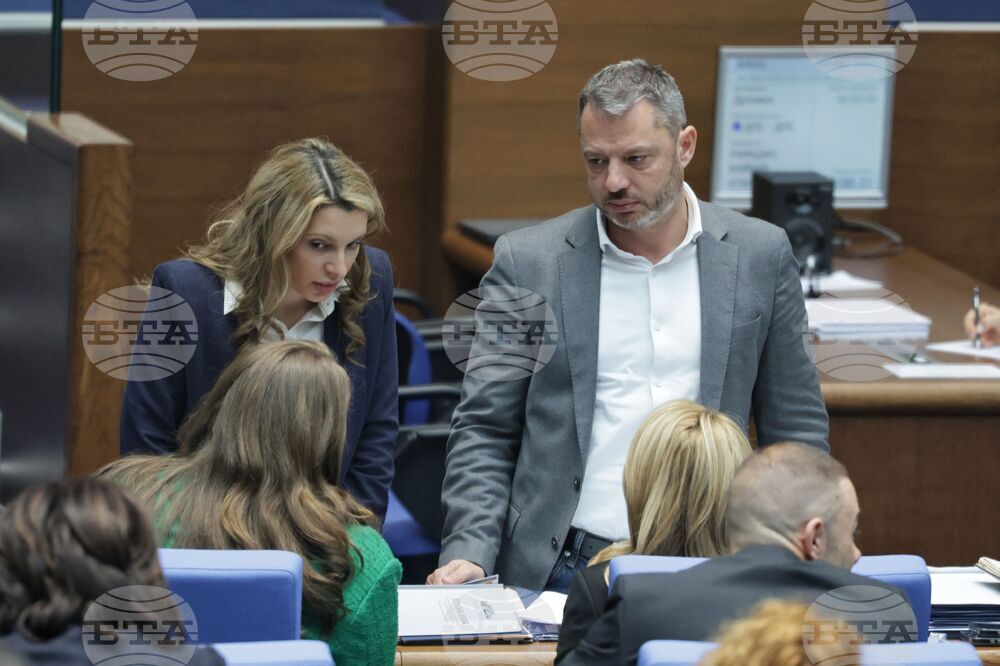 Парламентът прие на първо четене законопроект за предоставяне на финансова подкрепа на битови крайни клиенти, останали без ток по празниците