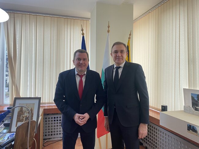 Новият проект в община Перник за иновативни здравно-социални грижи са обсъдили на среща днес министър Борислав Гуцанов и кметът Станислав Владимиров