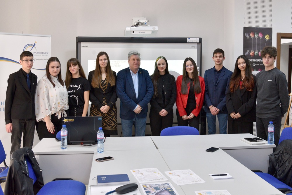 Ученици от Младежки общински съвет-Сливен представиха проект за облагородяване на „Язъ Тепе“