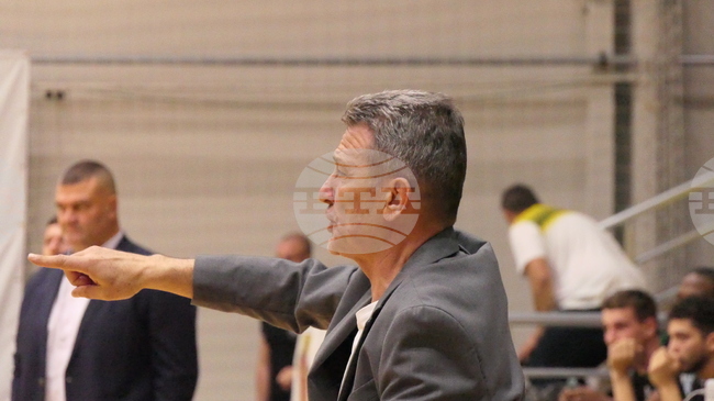 Ръководството на БК Миньор 2015 Перник се раздели с треньора Георги Младенов и с Борислав Младенов, съобщи за БТА президентът на клуба