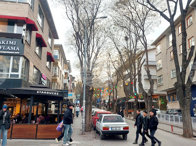 „Седма улица“ – едно от любимите места на студентите в Анкара