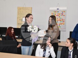 Хасково - Езикова гимназия - конкурса за млади преводачи „Juvenes Translatores“