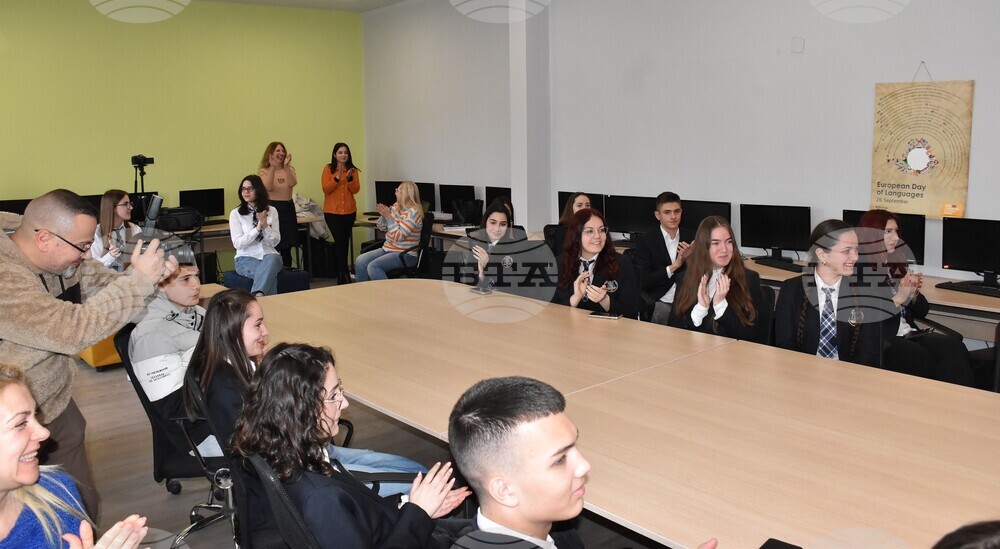 Хасково - Езикова гимназия - конкурса за млади преводачи „Juvenes Translatores“