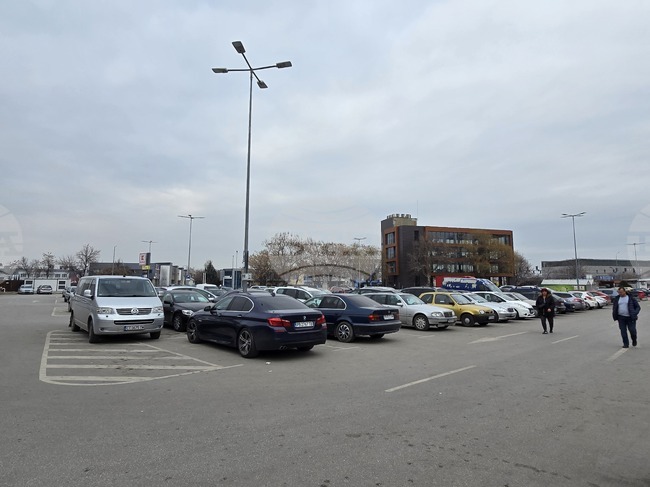 Не се наблюдава отлив на клиенти в големите хранителни вериги и кварталните магазини в Пловдив 