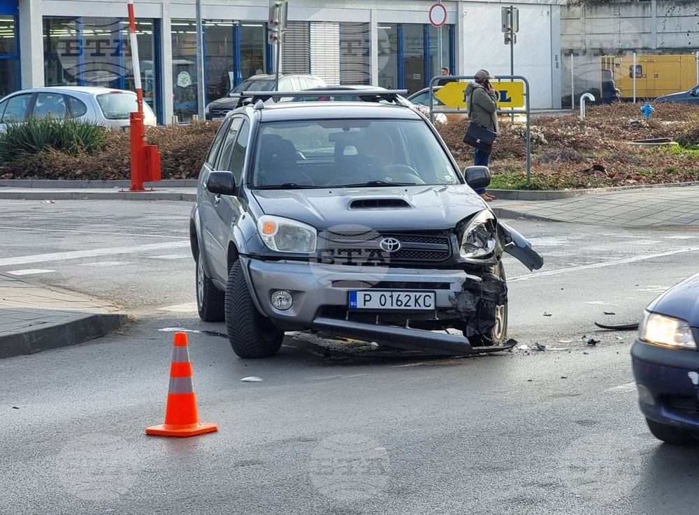 Състоянието на пострадалата при вчерашната катастрофа в Русе жена продължава да е критично