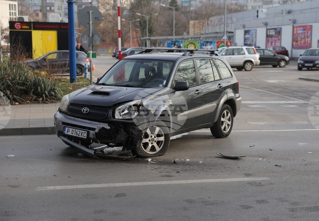 Жена е с опасност за живота след катастрофа в Русе