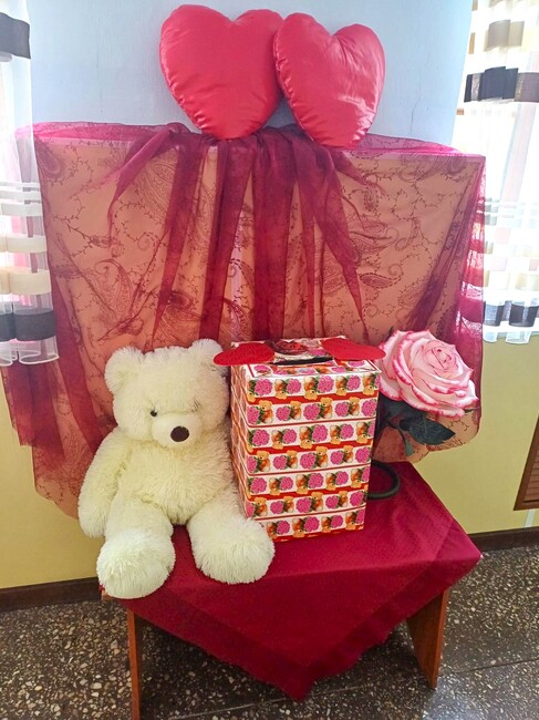 В Болградската гимназия е поставена пощенска кутия за валентинки по повод Деня на влюбените