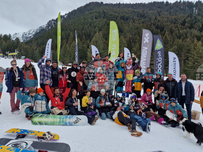 В курортен комплекс „Мальовица“ наградиха финалистите в състезание по сноуборд