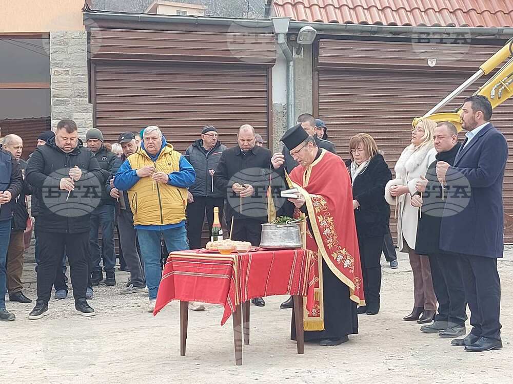 Със символична първа копка беше дадено начало на реконструкцията на водопроводната мрежа във високата зона на село Брестовица