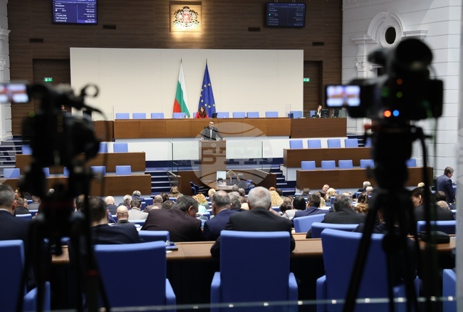 Очаква се парламентът окончателно да приеме законопроекта за финансова подкрепа на битови крайни клиенти, останали без ток през декември