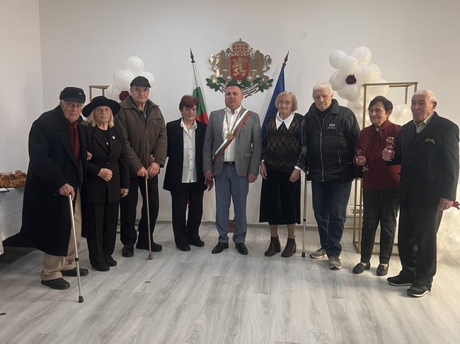 Семейства с над 60 години брак потвърдиха отново своите брачни обети в Павел баня