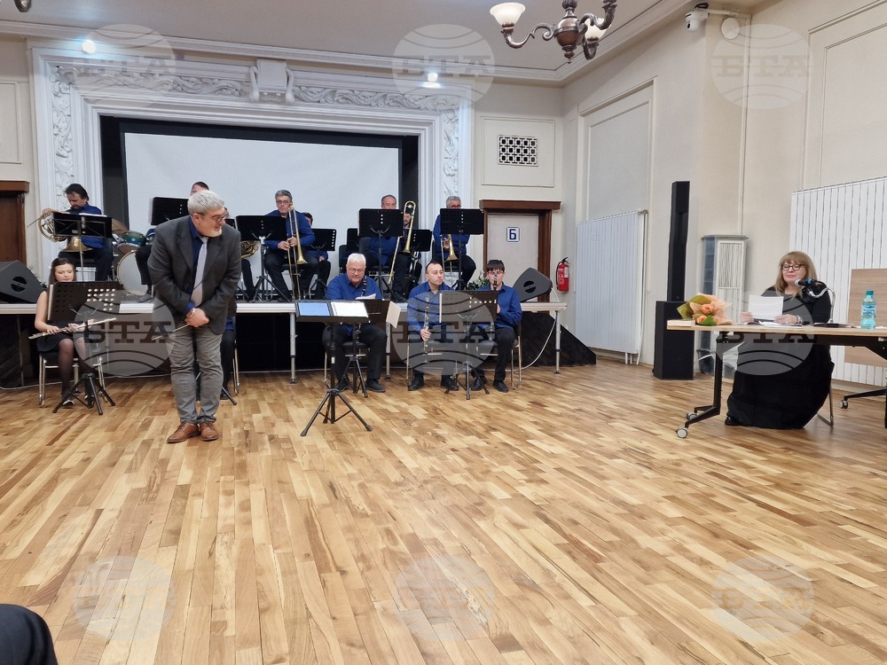 Музика и лирика събра концертът „Светът, който познаваме“ на Драматичния театър „Боян Дановски“ и Духовия оркестър на Перник