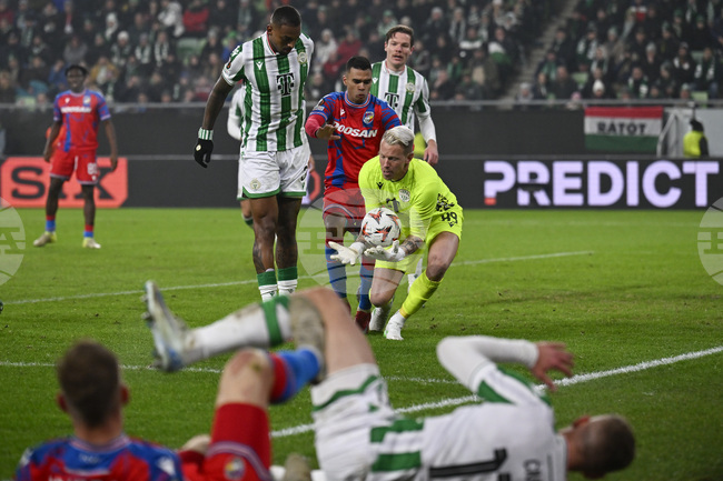 „Помолих двамата ни нападатели да побъркат противника, както мене на тренировки“, призна вратарят на Ференцварош Давид Гроф