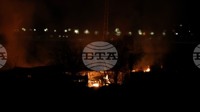 Работи се активно за издирването на извършителите на палеж в имота на кмета на Бистрица, съобщиха от МВР