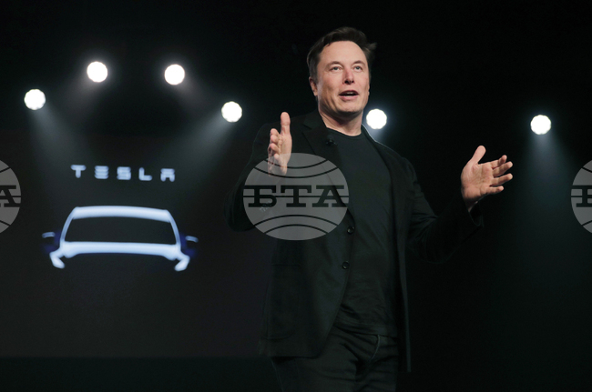 Акциите на "Тесла" поевтиняват с над 12 на сто, заличавайки ръста си от деня преди президентските избори в САЩ