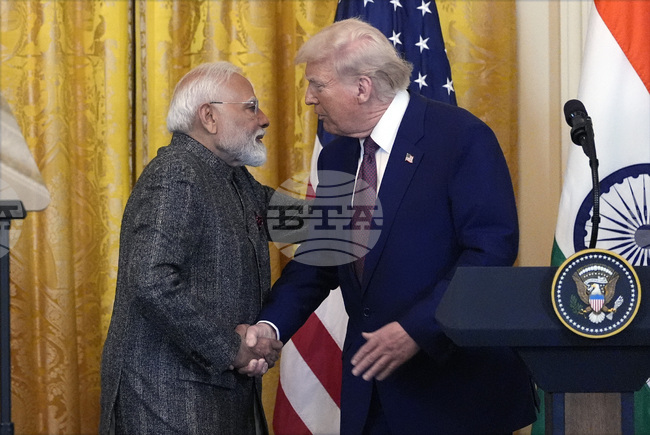 ПТИ: Индийската опозиция обвини властите, че цялата възхвала на Тръмп в социалните мрежи не е донесла нищо добро за страната