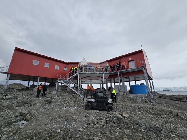 Министерският съвет одобри актуализация на Националната програма „От полюс до полюс“, с която се финансират полярни изследвания до 2027 г.