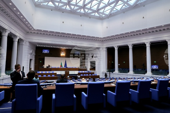 Парламентът ще изслуша министъра на регионалното развитие и благоустройството Иван Иванов относно разрешение за строеж за част от магистрала „Хемус“