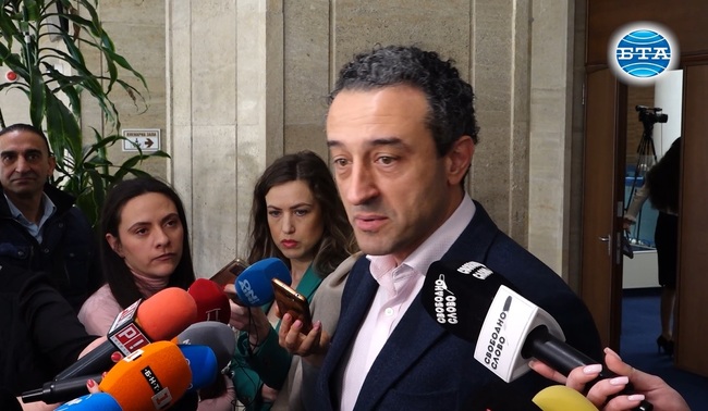 Според депутата от ПП-ДБ Даниел Лорер "Възраждане" е "голяма опасност" за държавата