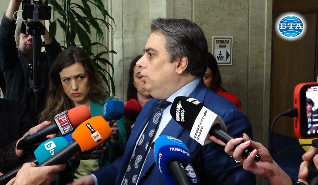 От данните на НСИ виждаме, че макар с по-висока инфлация за януари, отколкото миналата година, изпълняваме критерия за евротозоната, заяви Асен Василев