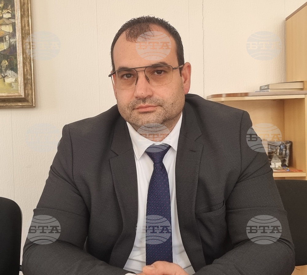 Умения в управлението на автомобил ще покажат участниците в автомобилно състезание с приложен характер по повод Осми март в Ловеч