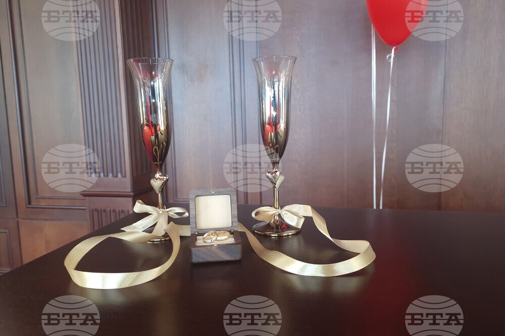 По традиция в Димитровград и Хасково общинските администрации организират безплатни бракосъчетания в Деня на влюбените