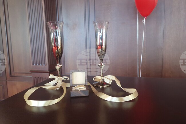 По традиция в Димитровград и Хасково общинските администрации организират безплатни бракосъчетания в Деня на влюбените