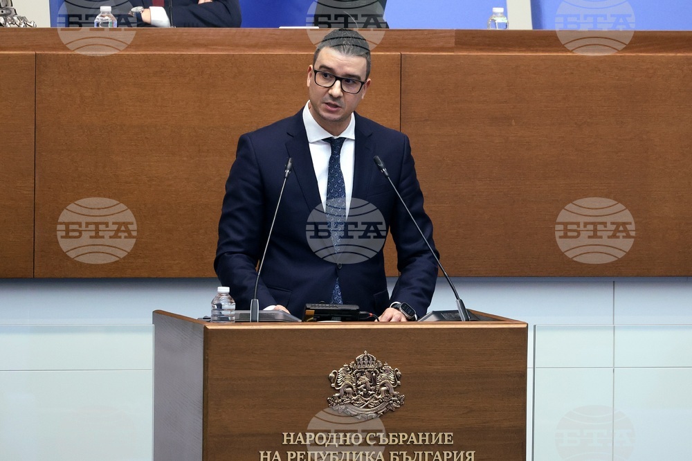 Усилията на Министерството на икономиката и индустрията са насочени към поетапна пълна електронизация на услугите и регистрите, каза Петър Дилов