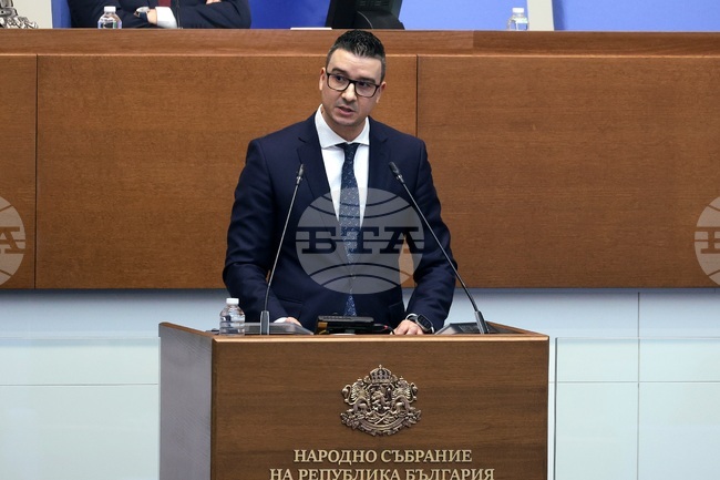 Усилията на Министерството на икономиката и индустрията са насочени към поетапна пълна електронизация на услугите и регистрите, каза Петър Дилов