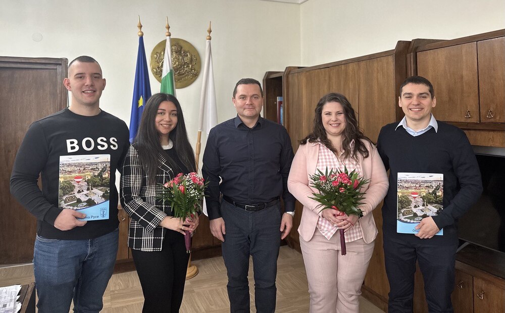 Община Русе: Кметът Пенчо Милков награди победителите в конкурса за най-атрактивна семейна снимка