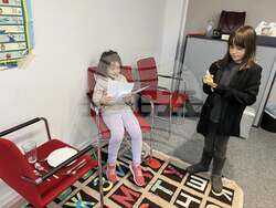 Втори езиков клас „Бухалчета“ в Българското неделно училище „Аз Буки Веди” в Кьолн имаха занятие на тема „Ресторант“