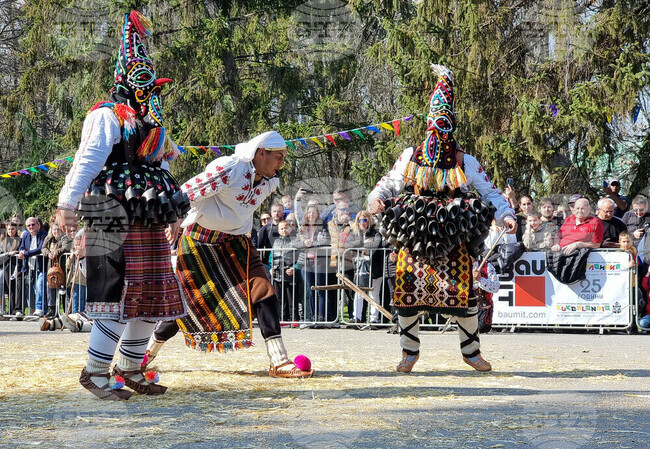 Над 6500 участници се включват в дефилетата на Международния маскараден фестивал „Кукерландия” в Ямбол