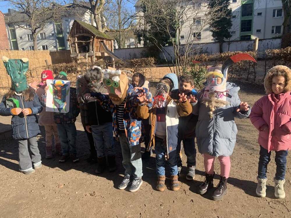 Занятие, посветено на кукерите, имаха възпитаници на училище „Аз Буки Веди” в Кьолн