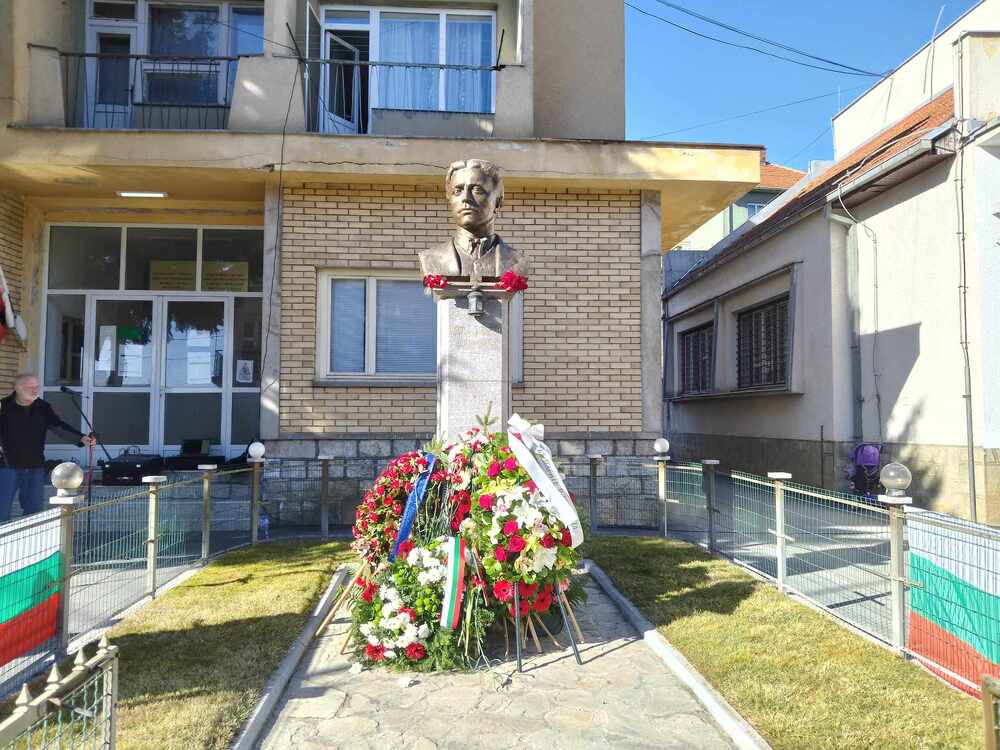 В Босилеград бяха отбелязани 152 години от безсмъртието на Левски и 20 години от откриването на неговия паметник в града