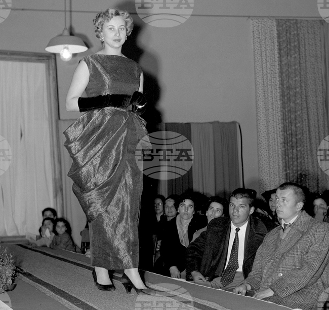 Модно ревю от 1958 година