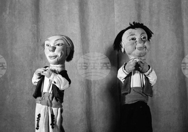 Представяне на пиесата „По заповед на щуката“ в столичния куклен театър през 1954 г.