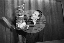 Представяне на пиесата „По заповед на щуката“ в столичния куклен театър през 1954 г.